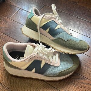 New Balance 237